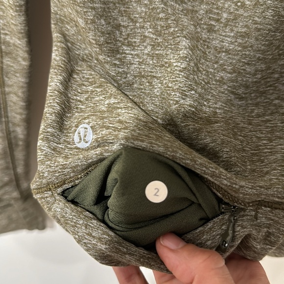 • Lululemon • Women’s Rush Hour 1/2 Zip Sweatshirt 
Heathered Military Green 2 - Picture 5 of 5